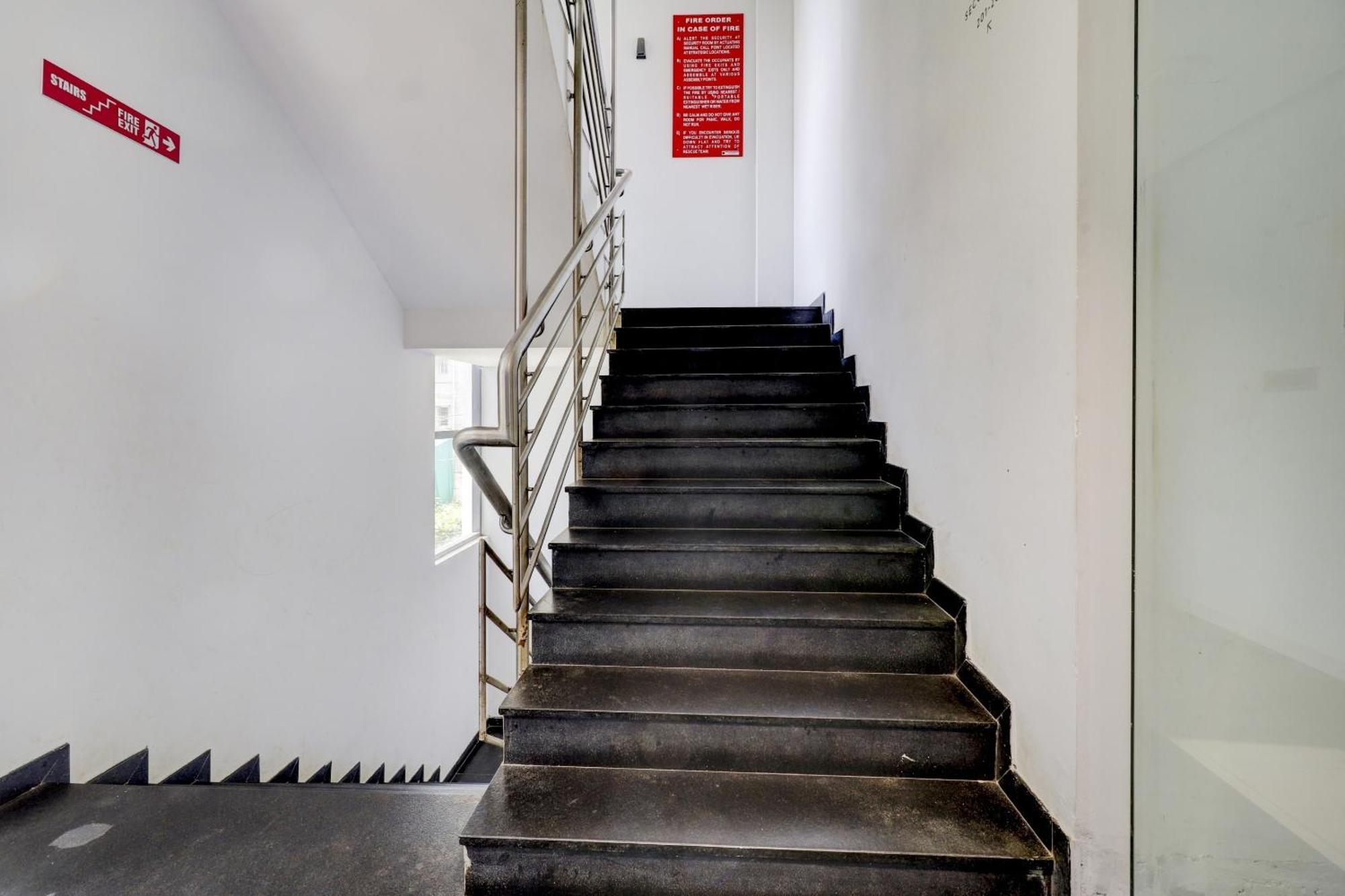 Super Sleek Townhouse Galexia Hotel And Resorts Bangalore Buitenkant foto