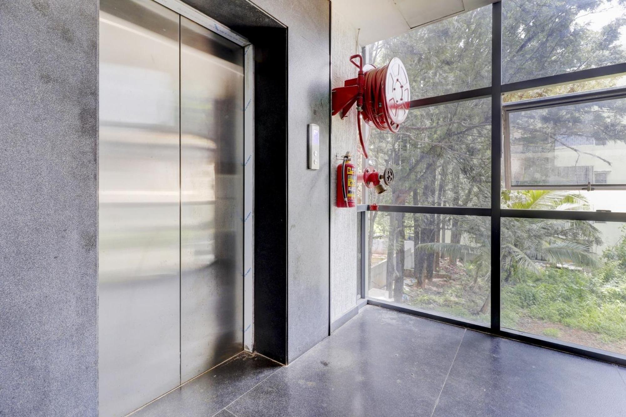 Super Sleek Townhouse Galexia Hotel And Resorts Bangalore Buitenkant foto